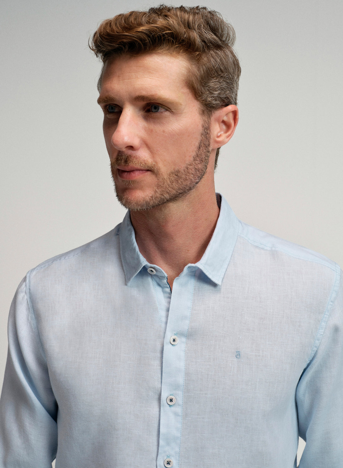 camisa manga larga azul paa hombre  acercamiento