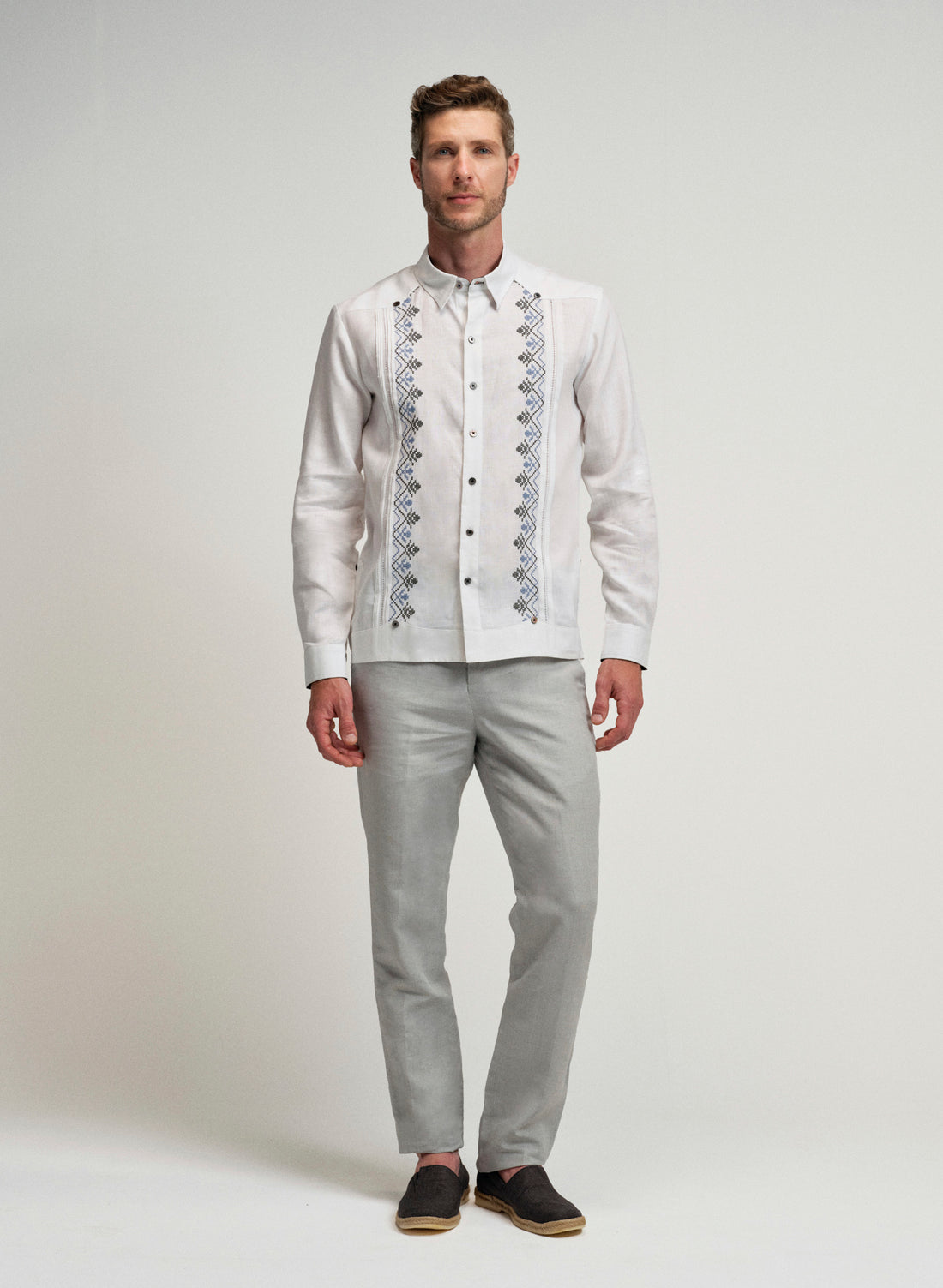 Pantalón chino Gris